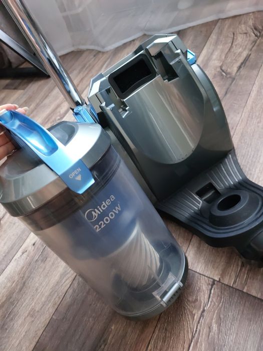 Продам Пылесос Midea