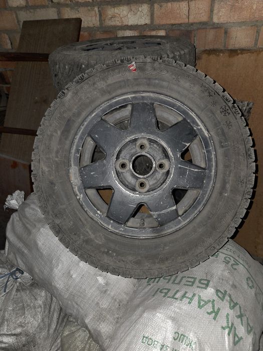 Продам комплект зима шипы 85тыс