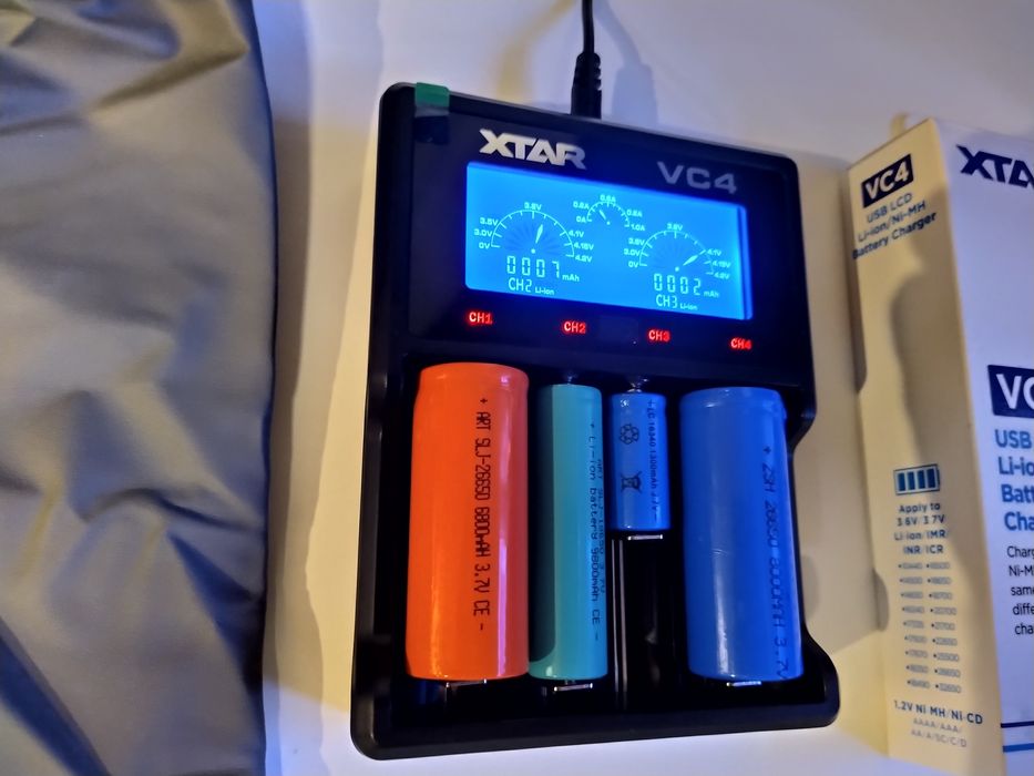XTAR VC4 - Incarcator profesional smart acumulatori 18650 26650 etc