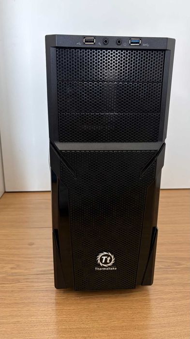 Геймърска Компютърна Кутия Thermaltake Versa H21