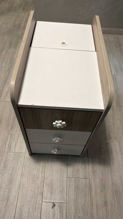 Продавам скрин/шкаф