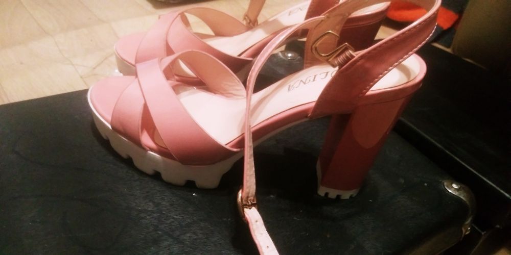 Продается платья