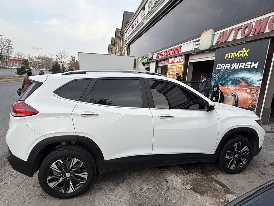 Tracker Premier Треккер 2023