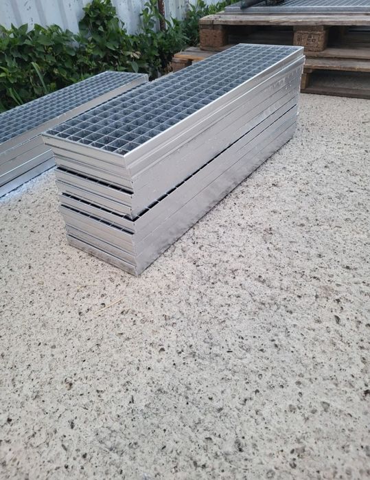 Trepte zincate galvanizate