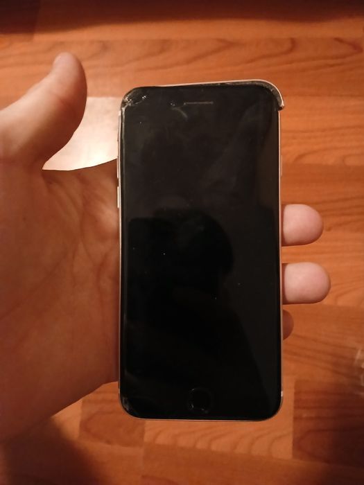 IPhone se 2020 pentru piese