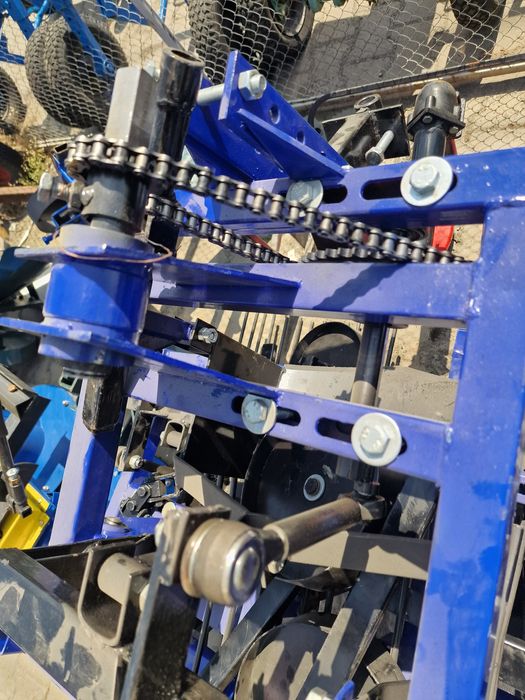 Masina de recoltat scos cartofi ceapa usturoi motocultor