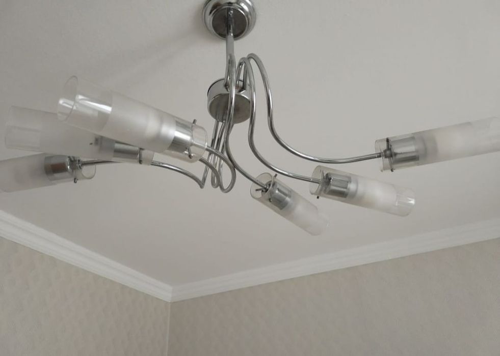 Продам     люстры