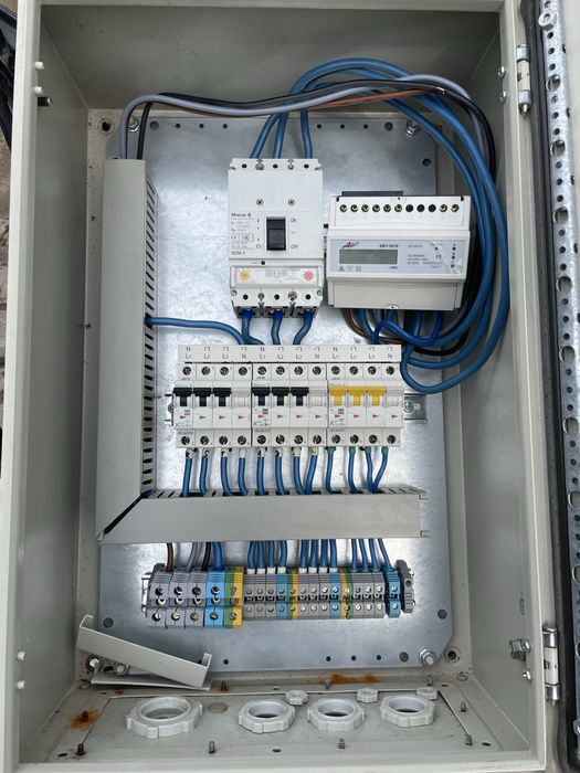 Tablou electric trifazic echipat complet – stare foarte bună