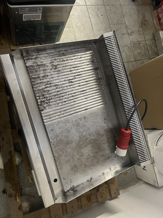 Скара тип плоча , половин плоска и половин оребрена