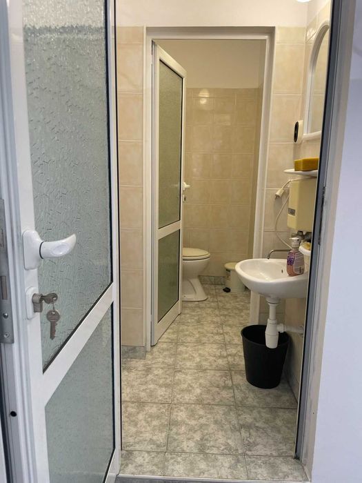 Дава се под наем Офис в Генерал Тошево - 40 кв.м за 204 € - Снимка #13