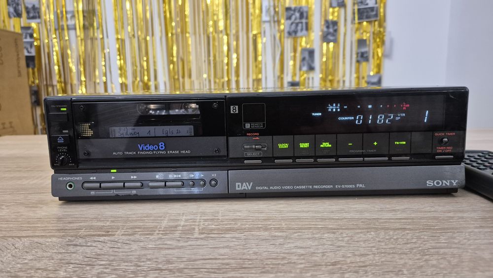 Sony EV-S700ES ,varful de gama,video 8/Hi8 PCM