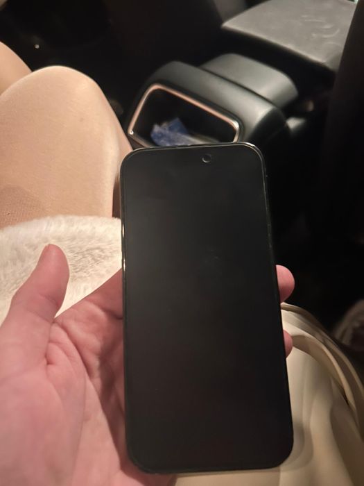 Vând iphone 15 foarte bine intretinut