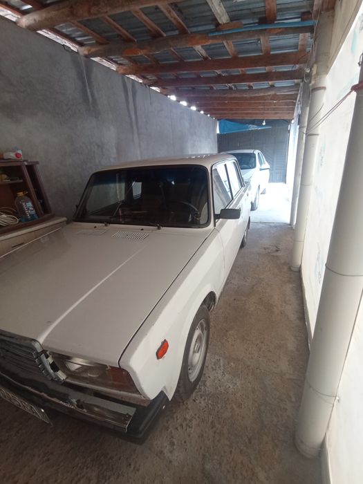 Продаю ВАЗ 2107 жигули (инжектор) средный ,договорная (кел