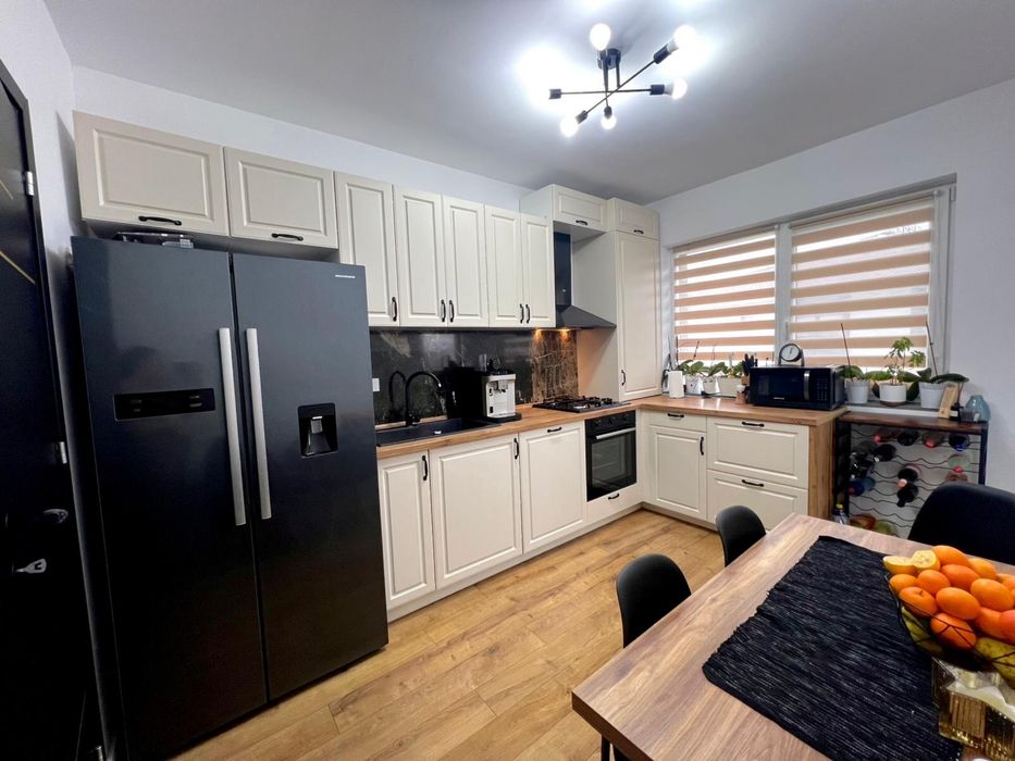 Vand Apartament 3 Camere Apahida zona linistita