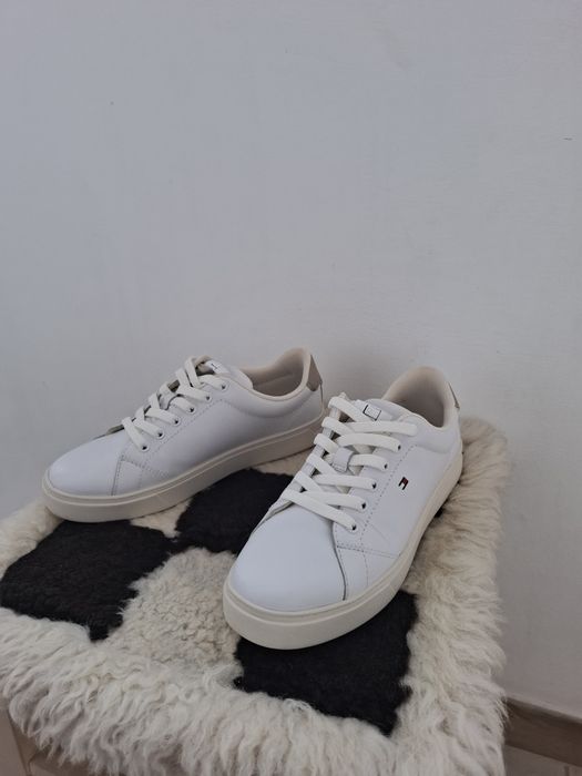 Adidasi Tommy Hilfiger din piele, dama nr. 36 ca NOI