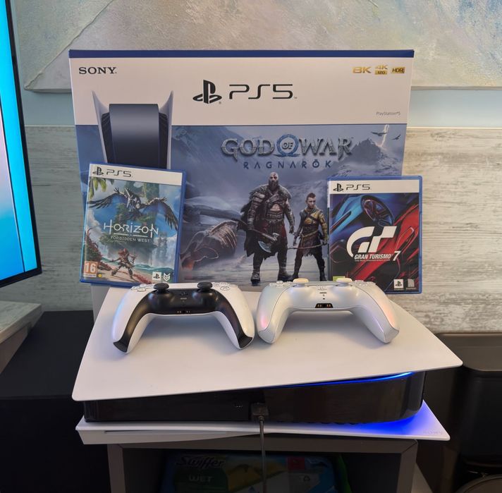 PlayStation 5 Disc Edition – два контролера плюс игра подарък