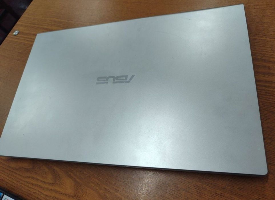 Asus noutbook sotiladi!
