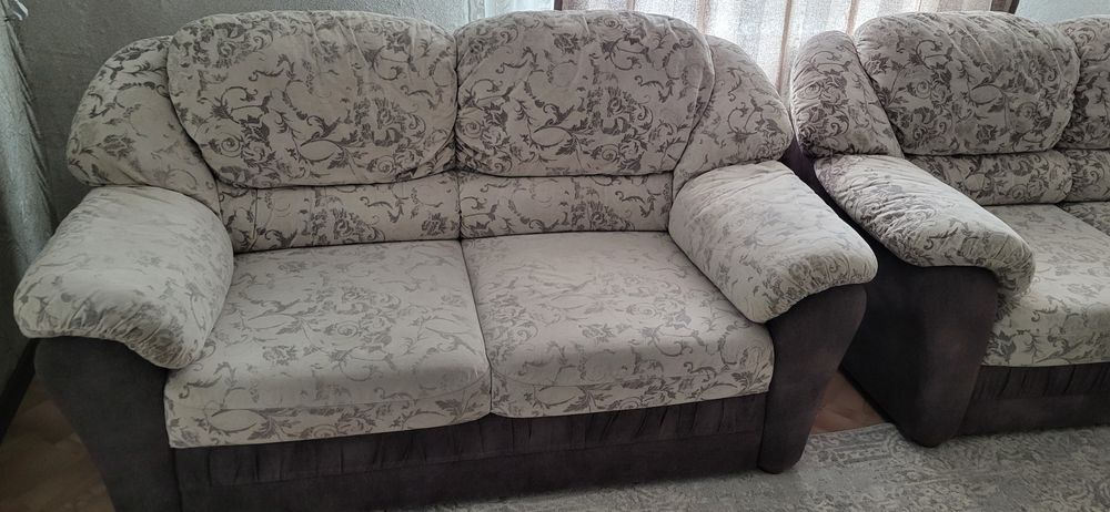 Продам два дивана