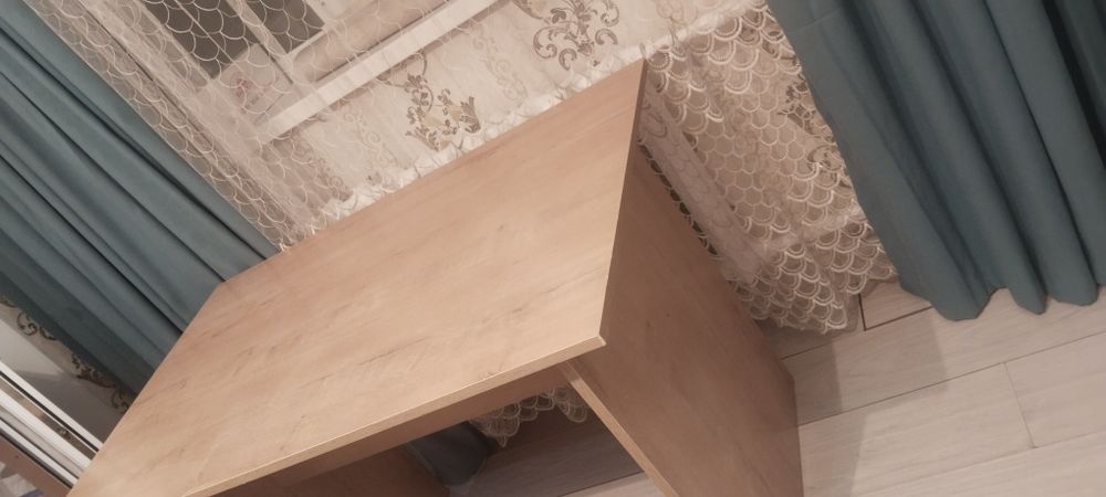 Продам стол и 3 табуретки