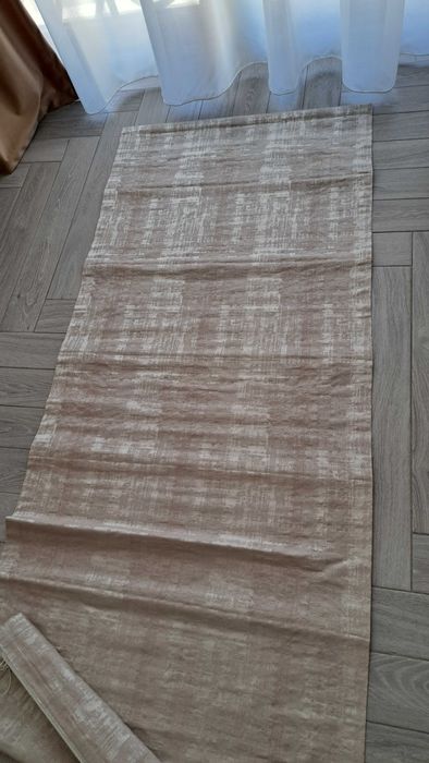 Draperie tip romana, material textil matasos – stare buna