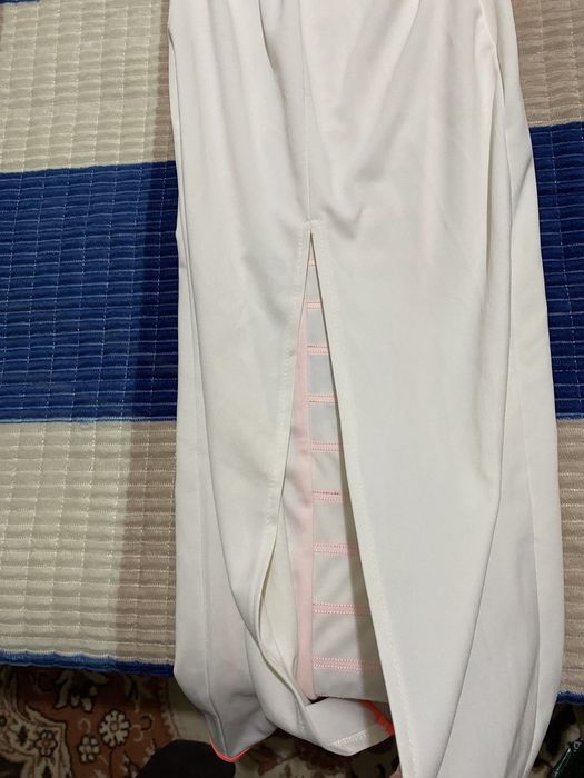 Продам платья , два из них новые с этикеткой