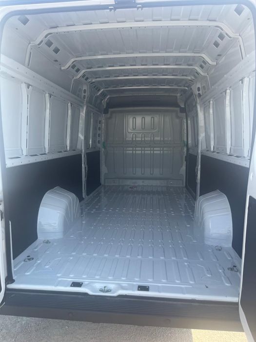 Inchiriez duba fara sofer