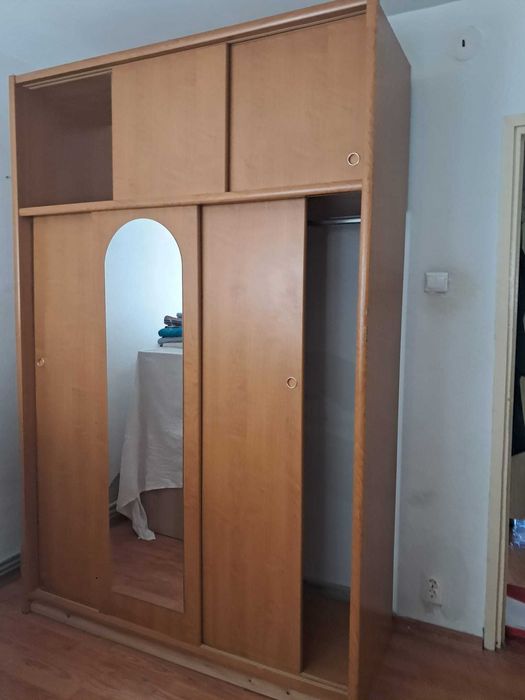 Sifonier cu 3 usi glisante si oglinda pe mijloc