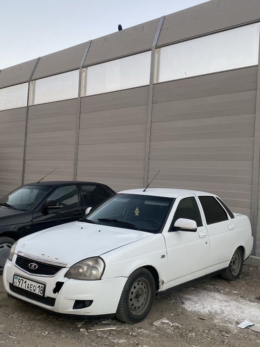 Продам машину приора 2 полулюкс