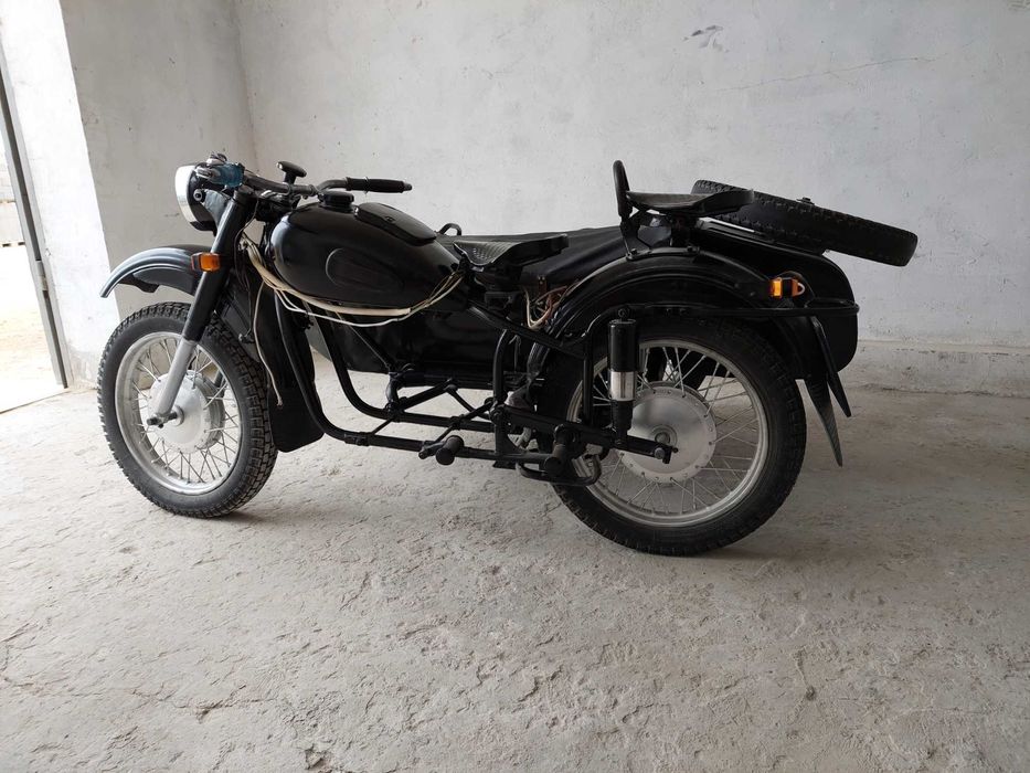 Мотоцикл модель Днепр К-750 год 1963