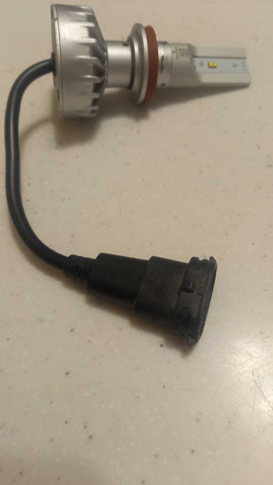 продам светодиодные лампы PHILIPS  для противотуманок