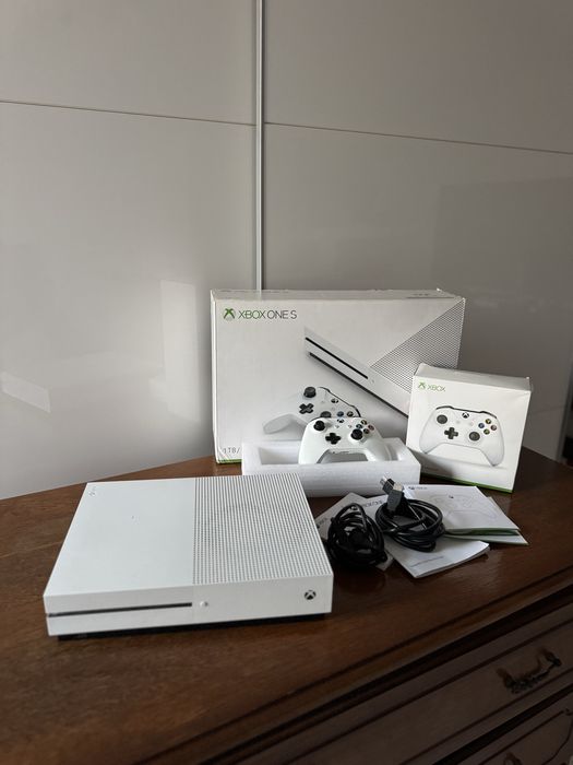 xbox one s 1tb in stare ca noua
