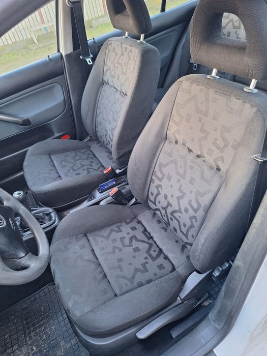 Volkswagen bora 1.6    -4000