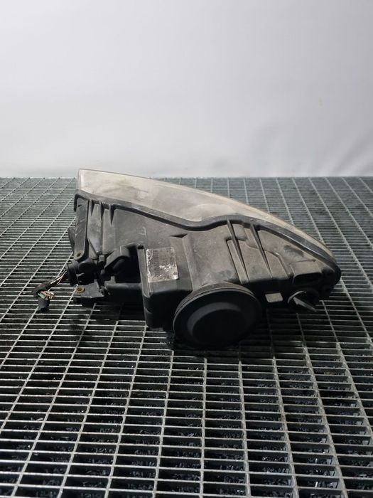 Far Dreapta Volkswagen Touareg 7L facelift 2007 - 2011 SUV 4 Usi (1417) Cu lupă