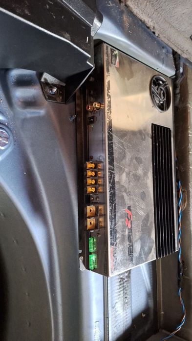 Субуфер 12" 600w Cerwin-Vega с усилвател 780w twister F2 300