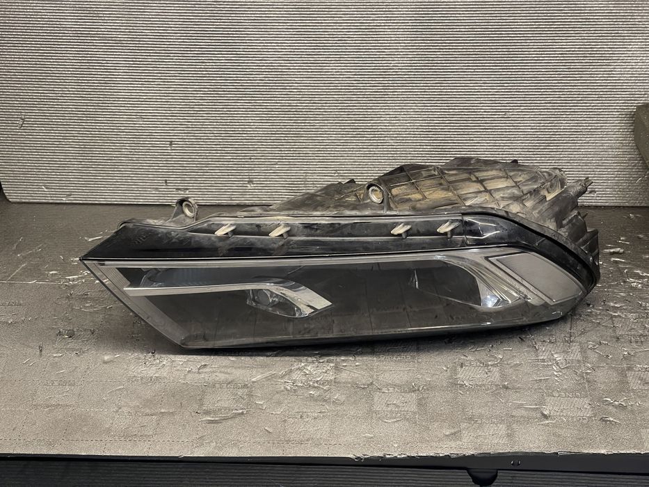 Far dreapta Volkswagen Touareg Bixenon adaptiv