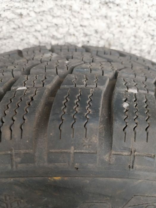 Vând anvelope+jante tablă