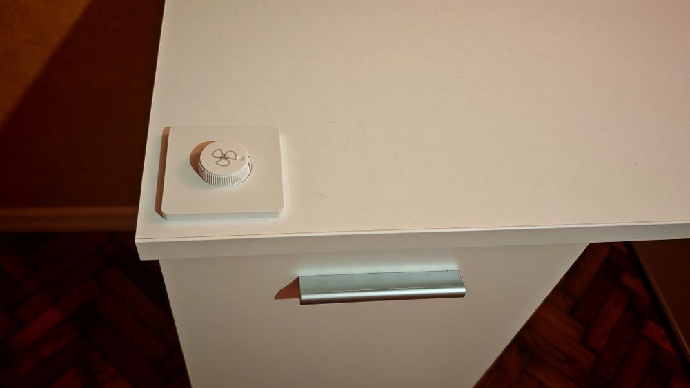 Masa manichiura  cu aspirator , NOU