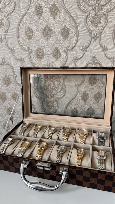 Женские часы.