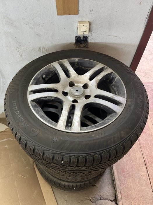 Зимние покрышки с дисками 215/60/16
