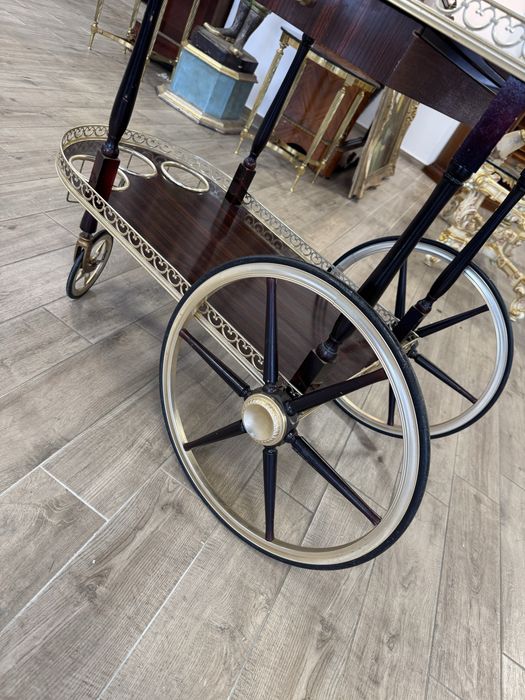 Gheridon din lemn cu elemente din metal aurit