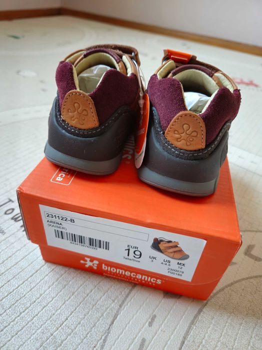 Нови обувки Biomecanics номер 19, вкл. и за прохождане
