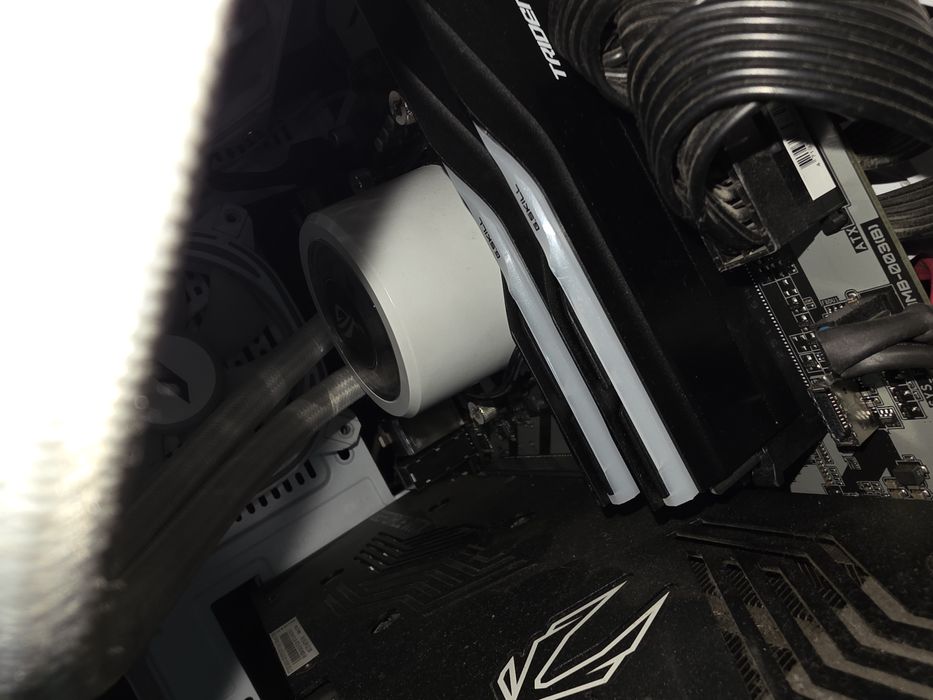 Trident Z5 32GB  6800mhz DDR5 RGB