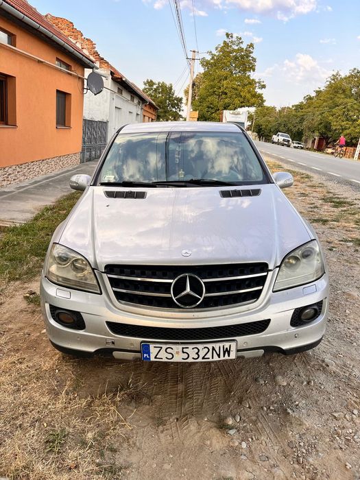 Vând Mercedes ML320