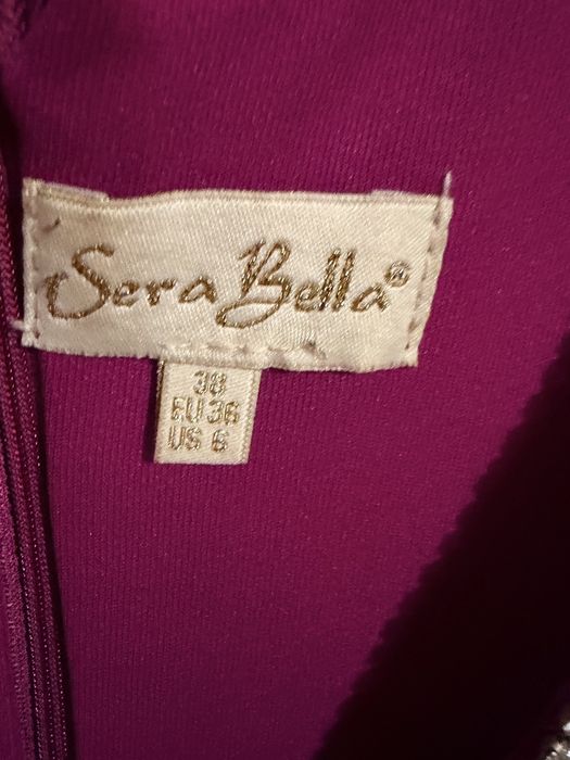 Rochie elegantă Sera Bella, mărimea 36 (S), stare foarte bună. Design deosebit cu funde și pietricele. Perfectă pentru evenimente. Preț: 300 lei
