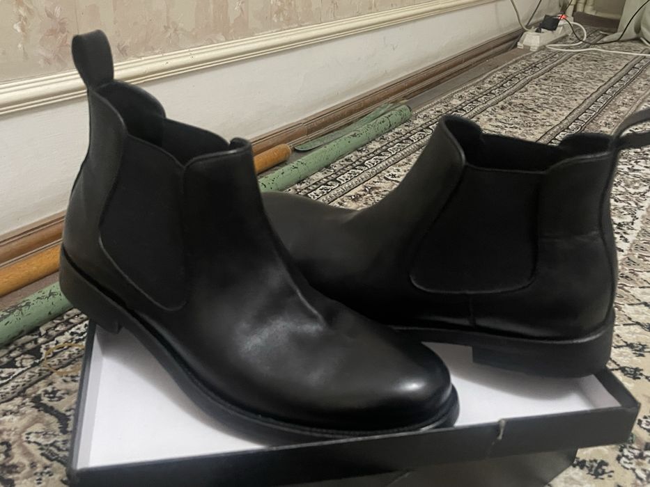 Новые очень красивые кроссовки размер 42 43 надо мерить