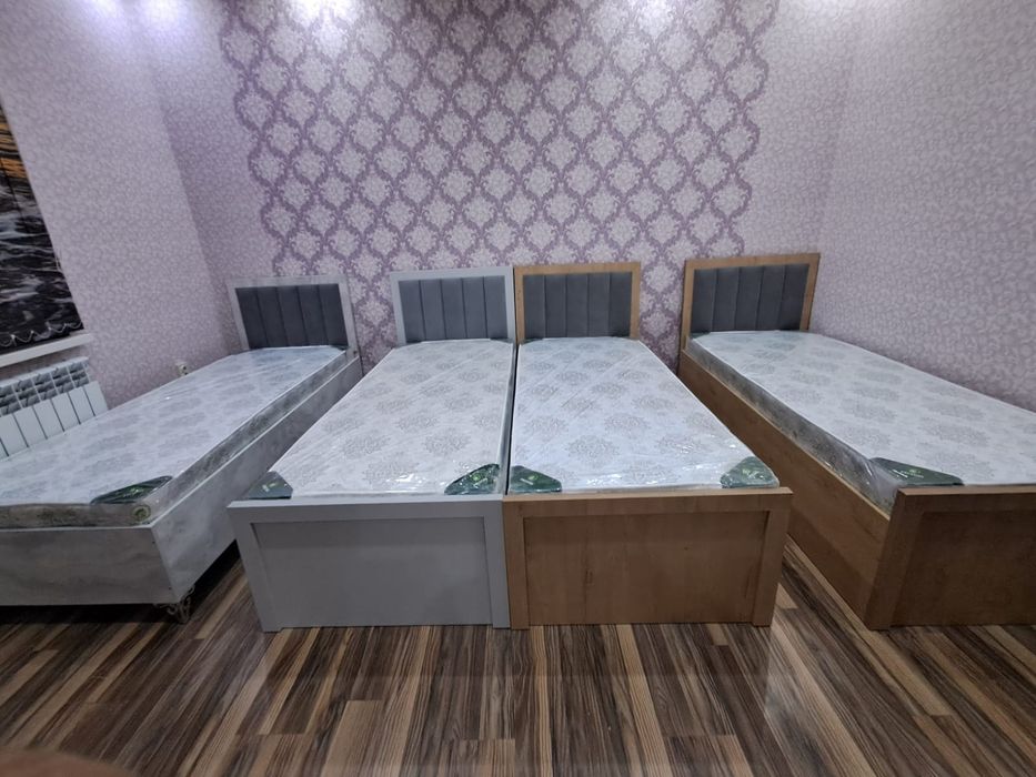 Кровать с матрасом и без матраса