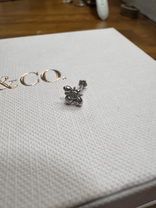 14K Solid Gold Single Bee Flat Back Earring – White Gold