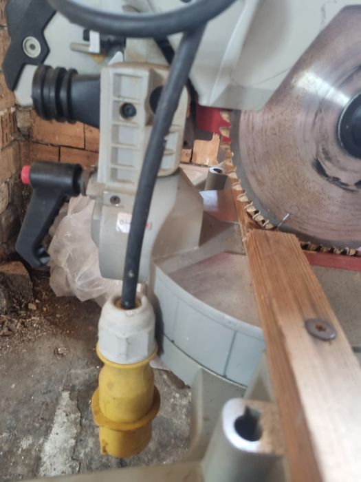 Електрически потапящ циркуляр MILWAUKEE MS 216 SB