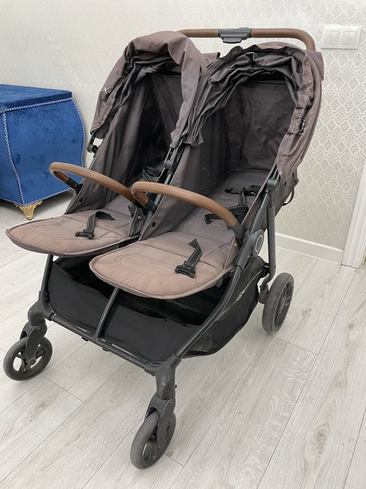 Коляска для близнецов