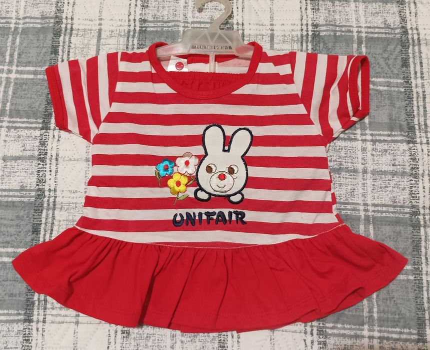 Rochie de vara, mar. 2, culoare rosie cu desen iepuras. Noua.